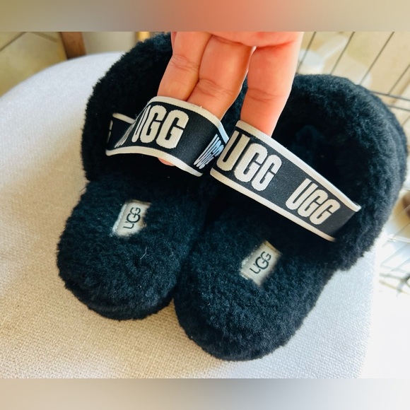 Ugg Slide fluff  women’s size 11 in black color - Picture 3 of 5